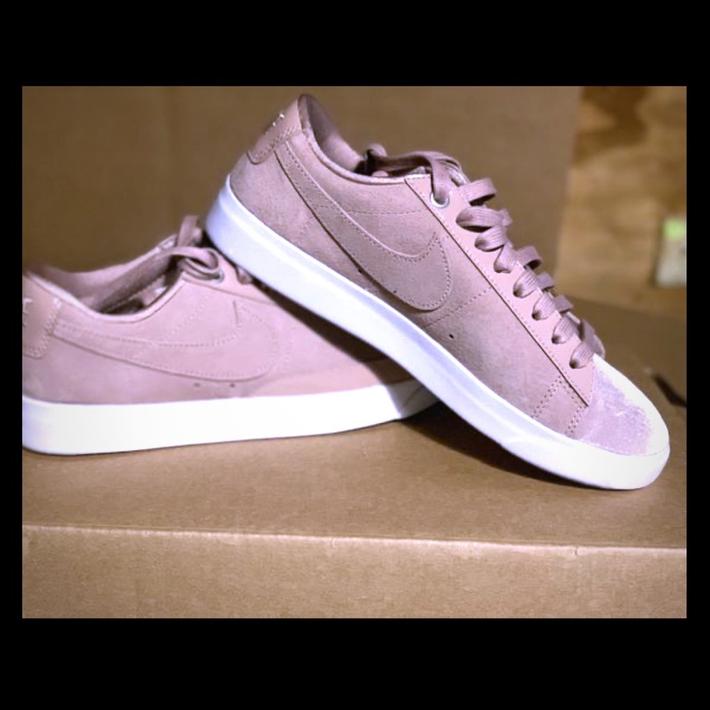 Velvet Nike women’s shoes